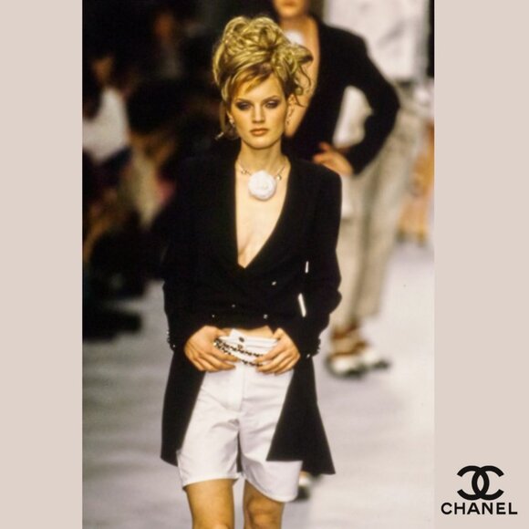 CHANEL classic large white fabric camellia corsage brooch pin. 4.25" wide. - Picture 11 of 15